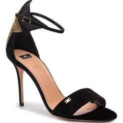 Sandały ELISABETTA FRANCHI - SA-09L-96E2-V399 Nero 110. Czarne klapki damskie Elisabetta Franchi, bez wzorów, ze skóry, bez obcasa, na obcasie. Za 2029,00 zł.