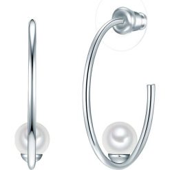 Kolczyki z perłami. Szare kolczyki damskie The Pacific Pearl Company, Nova Pearls Copenhagen & Co., z perłą, z mosiądzu. W wyprzedaży za 57,95 zł.