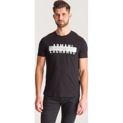 Czarny t-shirt Armani Exchange z nadrukiem. Czarne t-shirty męskie Armani Exchange, xxl, z nadrukiem, bez kołnierzyka. W wyprzedaży za 142,45 zł.