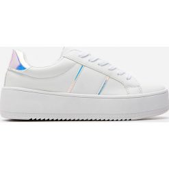 Sneakersy na platformie - Biały. Białe sneakersy damskie House. Za 99,99 zł.