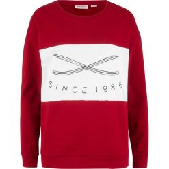 Bluza z bawełny z nadrukiem bonprix czerwono-biały. Czerwone bluzy damskie bonprix, z nadrukiem, z bawełny, bez rękawów, bez kaptura. Za 27,99 zł.