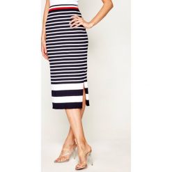 Spódnica ołówkowa TOMMY HILFIGER Kena WW0WW27491. Spódniczki damskie TOMMY HILFIGER, l, bez wzorów, z bawełny, midi, ołówkowe. W wyprzedaży za 389,00 zł.