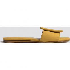 MANGO Klapki z klamrą - Yellow. Żółte chodaki damskie Mango, na obcasie. Za 108,95 zł.