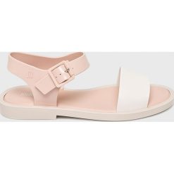 Melissa - Sandały Mar Sandal. Różowe klapki damskie Melissa, bez wzorów, z materiału, bez obcasa, na obcasie. W wyprzedaży za 179,90 zł.