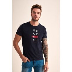 T-shirt w kolorze granatowym. Niebieskie t-shirty męskie TATUUM, xl, z nadrukiem, z bawełny, z okrągłym kołnierzem. W wyprzedaży za 49,95 zł.