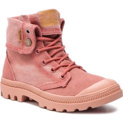 Trapery PALLADIUM - Palladenim Baggy 76230-677-M Brick Dust. Różowe trapery damskie Palladium, z tworzywa sztucznego, bez obcasa, bez zapięcia. W wyprzedaży za 289,00 zł.