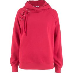 Bluza z kapturem i sznurowaniem bonprix czerwony. Czerwone bluzy rozpinane damskie bonprix, z kapturem. Za 69,99 zł.