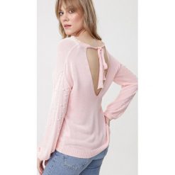 Jasnoróżowy Sweter Pinky Promise. Swetry damskie Born2be, m, bez wzorów, prążkowane, bez rękawów, długie, bez kaptura. Za 49,99 zł.