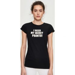 T-shirty damskie: T-shirt z napisem – Czarny