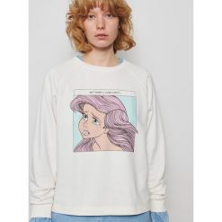 Bluza z nadrukiem Mała Syrenka - Kremowy. Białe bluzy damskie Reserved, s, z nadrukiem, bez rękawów, bez kaptura. W wyprzedaży za 49,99 zł.