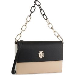Torebka TOMMY HILFIGER - Th Saffiano Crossover AW0AW06808 901. Brązowe torebki klasyczne damskie TOMMY HILFIGER, bez wzorów, ze skóry ekologicznej, klasyczne, bez dodatków. Za 649,00 zł.