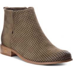 Botki CARINII - B4342/M I43-000-000-C97. Zielone buty zimowe damskie marki Carinii, z nubiku, na obcasie. W wyprzedaży za 239,00 zł.