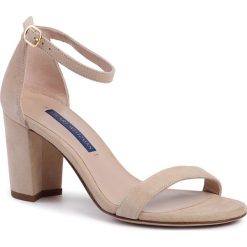 Sandały STUART WEITZMAN - Nearlynude ZL37406 Bambina Suede. Brązowe klapki damskie Stuart Weitzman, bez wzorów, ze skóry, bez obcasa, na obcasie. W wyprzedaży za 849,00 zł.