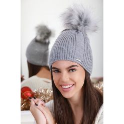 Czapka MORIKA DARK GREY. Szare szaliki damskie Czapka MORIKA DARK GREY, bez wzorów. W wyprzedaży za 29,00 zł.