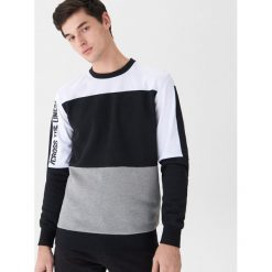 Bluza z napisem - Biały. Białe bluzy męskie marki House, s, z napisami, bez kołnierzyka, bez rękawów, bez kaptura. Za 99,99 zł.