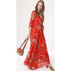 Czerwona Sukienka Merengue. Czerwone sukienki damskie Born2be, s, bez wzorów, bez kołnierzyka, bez rękawów, długie, maxi, kopertowe. Za 109,99 zł.