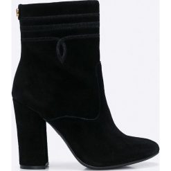 Botki zamszowe: Guess Jeans – Botki