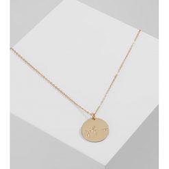 Naszyjniki damskie: MALAIKARAISS NECKLACE PLAQUETTE GIRLPOWER Naszyjnik goldcoloured