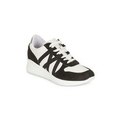 Buty André ALLURE. Czarne trampki i tenisówki damskie Andre, bez wzorów, bez zapięcia. Za 207,20 zł.
