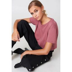 NA-KD Basic T-shirt oversize - Pink. Różowe t-shirty damskie marki NA-KD Basic, bez wzorów, z bawełny, bez kołnierzyka. W wyprzedaży za 31,77 zł.