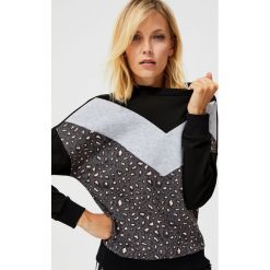 Bluza z łączonych materiałów. Czarne bluzy damskie Moodo, s, bez wzorów, z bawełny, z długim rękawem, długie, bez kaptura. Za 29,99 zł.