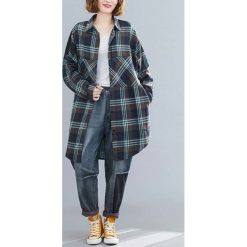 Koszula w kolorze ciemnozielonym-khaki ze wzorem. Brązowe koszule damskie z asymetrycznym kołnierzem. W wyprzedaży za 159,95 zł.
