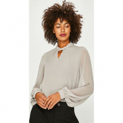 Vero Moda - Bluzka Soffie. Szare bluzki asymetryczne Vero Moda, l, z poliesteru, casualowe, z okrągłym kołnierzem. W wyprzedaży za 119,90 zł.