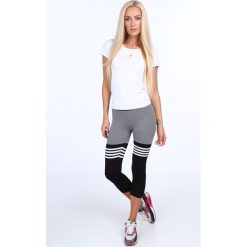 Legginsy 3/4 z paskami jasnoszaro-czarne 8749. Szare legginsy damskie Fasardi, s, w paski. Za 39,00 zł.