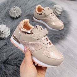 Buty sportowe dziewczęce na rzep beżowe American Club - beżowy. Brązowe buty dziewczęce sportowe American CLUB, bez wzorów, bez zapięcia. Za 89,99 zł.