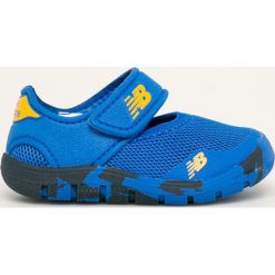 New Balance - Sandały dziecięce IO208RB2. Niebieskie sandały chłopięce New Balance, z materiału, bez zapięcia. W wyprzedaży za 109,90 zł.