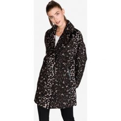 Guess Rita Płaszcz Czarny Brązowy Wielokolorowy. Pomarańczowe kurtki damskie Guess, xs, z aplikacjami, z poliesteru. Za 798,95 zł.