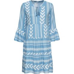 Sukienka oversize bonprix niebieski wzorzysty. Niebieskie sukienki damskie bonprix, bez wzorów, bez kołnierzyka, bez rękawów, oversize. Za 119,99 zł.
