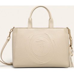 Trussardi Jeans - Torebka. Czarne torby damskie na zakupy Trussardi Jeans, w paski, z poliesteru, na ramię, duże, bez dodatków. W wyprzedaży za 359,90 zł.