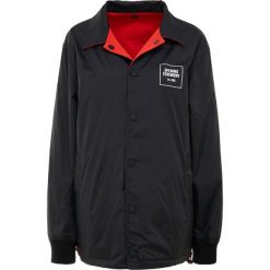 Opening Ceremony REVERSABLE COACH JACKET Kurtka wiosenna black multi. Czarne kurtki damskie marki Opening Ceremony, z nylonu. W wyprzedaży za 623,60 zł.