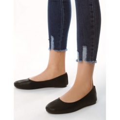 Czarne Balerinki Saneness. Czarne baleriny damskie Born2be, z aplikacjami, bez obcasa, na płaskiej podeszwie. Za 49,99 zł.