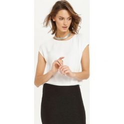 BLUZKA KRÓTKI RĘKAW. Białe bluzki asymetryczne Top Secret, eleganckie, z krótkim rękawem. Za 34,99 zł.