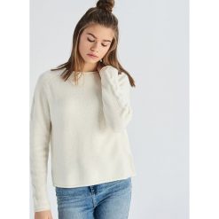 Sweter z warkoczowym splotem - Kremowy. Białe swetry damskie Sinsay, s, bez wzorów, ze splotem, bez rękawów, bez kaptura. W wyprzedaży za 29,99 zł.