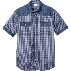 Koszula z materiału w optyce denimu, z krótkim rękawem Regular Fit bonprix niebieski. Niebieskie koszule męskie marki bonprix, s, z denimu, z kontrastowym kołnierzykiem, z krótkim rękawem. Za 74,99 zł.