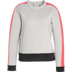 Under Armour LUSTER LONG SLEEVE CREW Bluza air force gray heather. Szare bluzy rozpinane damskie Under Armour, s, z bawełny. W wyprzedaży za 407,20 zł.