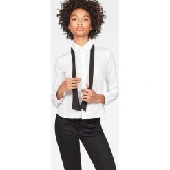 G-Star Raw - Koszula. Białe bluzki damskie G-Star RAW, s, bez wzorów, z bawełny, eleganckie, bez kołnierzyka, z długim rękawem. W wyprzedaży za 219,90 zł.