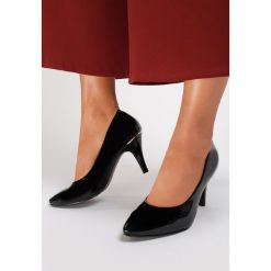 Czarne Szpilki Deck. Czarne czółenka damskie Renee, bez wzorów, bez obcasa, na szpilce. Za 69,99 zł.