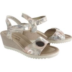 RIEKER REMONTE D3464-90 multi, sandały damskie. Koturny damskie Rieker Remonte, bez wzorów, bez obcasa, na koturnie, bez zapięcia. Za 279,90 zł.