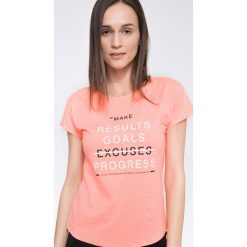 T-shirt damski TSD234 - łososiowy melanż. Różowe t-shirty damskie marki 4f, bez wzorów, z bawełny, bez kołnierzyka. Za 49,99 zł.