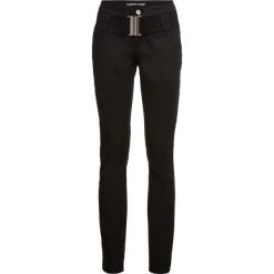 Dżinsy SKINNY z paskiem bonprix czarny. Czarne jeansy damskie skinny bonprix. Za 159,99 zł.