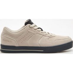Sneakersy z naturalnej skóry - Jasny szary. Szare sneakersy męskie Cropp, bez zapięcia. Za 179,99 zł.
