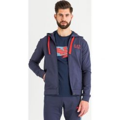 BLUZA EA7 Emporio Armani. Czarne bluzy męskie EA7 Emporio Armani, s, bez wzorów, bez kołnierzyka, bez rękawów, bez kaptura. Za 423,20 zł.