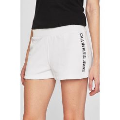 Calvin Klein Jeans - Szorty. Czarne szorty damskie Calvin Klein Jeans, s, z nadrukiem, z bawełny, casualowe. W wyprzedaży za 169,90 zł.