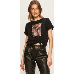 Volcom - T-shirt. Czarne bluzki damskie Volcom, s, z nadrukiem, z bawełny, casualowe, z okrągłym kołnierzem, z krótkim rękawem. Za 139,90 zł.