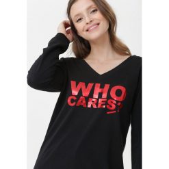Czarna Bluza Andromeda. Czarne bluzy damskie Born2be, s, z nadrukiem, z jeansu, z długim rękawem, długie, bez kaptura. Za 59,99 zł.