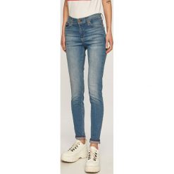 Tommy Jeans - Jeansy Nora. Niebieskie jeansy damskie Tommy Jeans, bez wzorów, z elastanu, z podwyższonym stanem. W wyprzedaży za 289,90 zł.